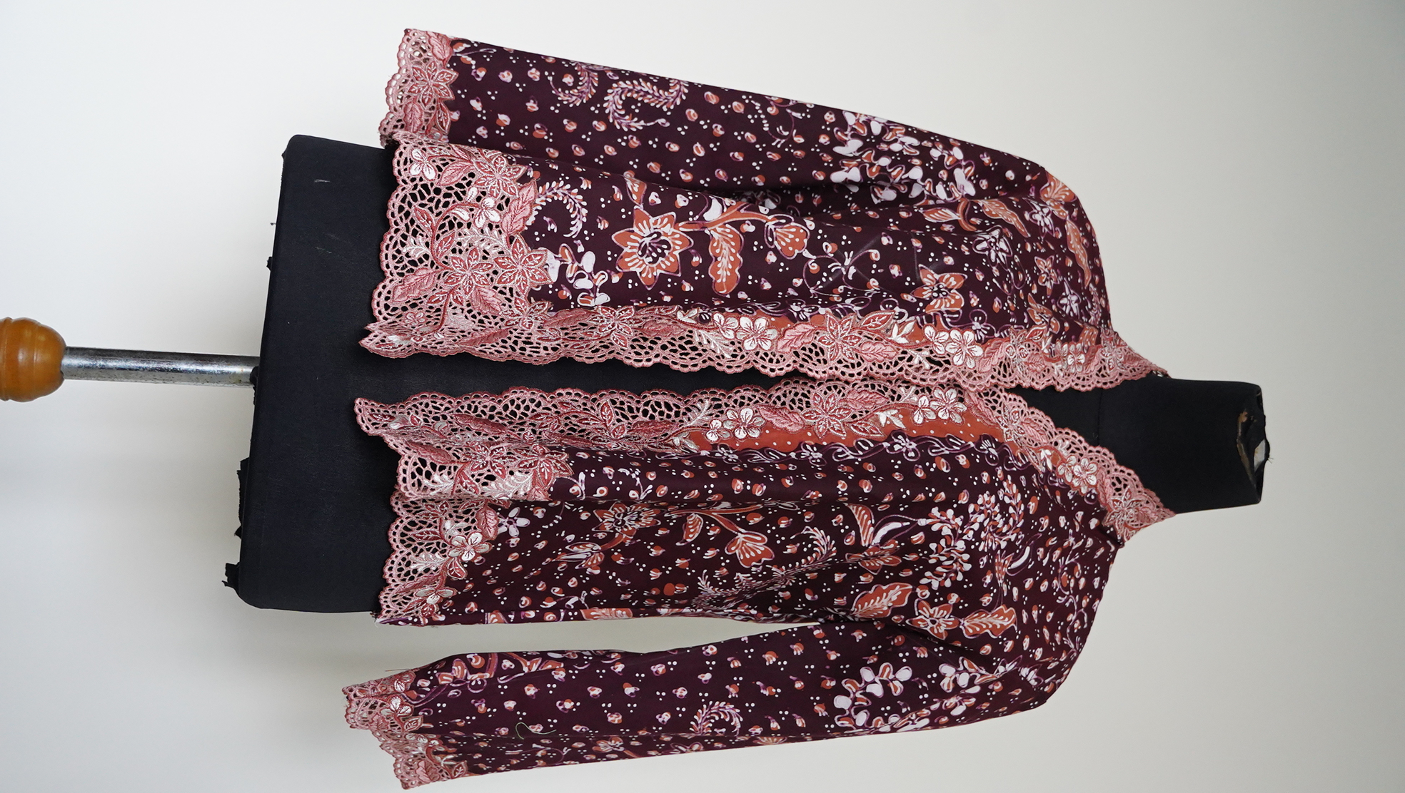 Kebaya Bordir Tulis 2W Lakshita 1302 ( Zise XL)