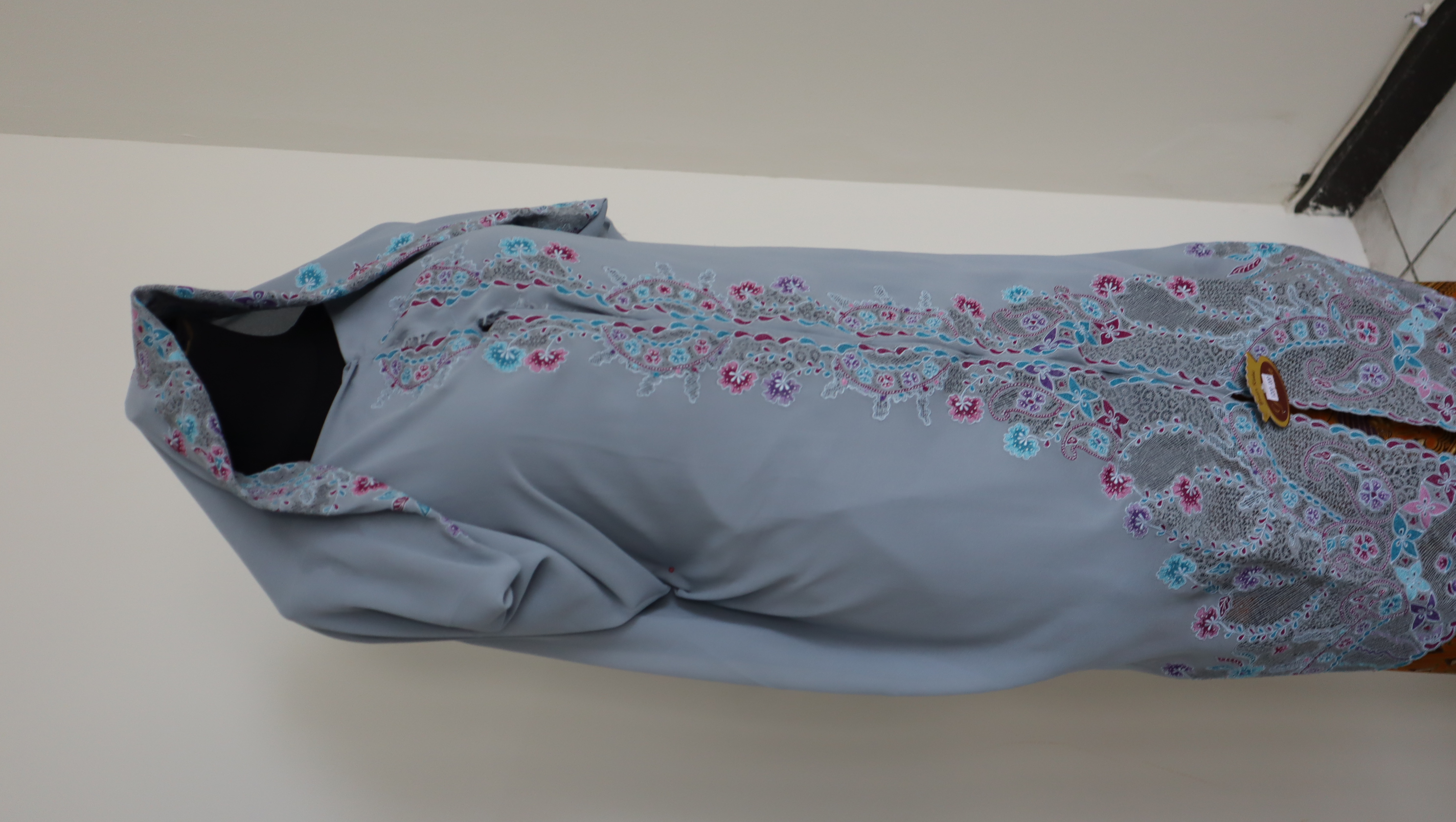 Kebaya Ceruti Warna Abu Muda