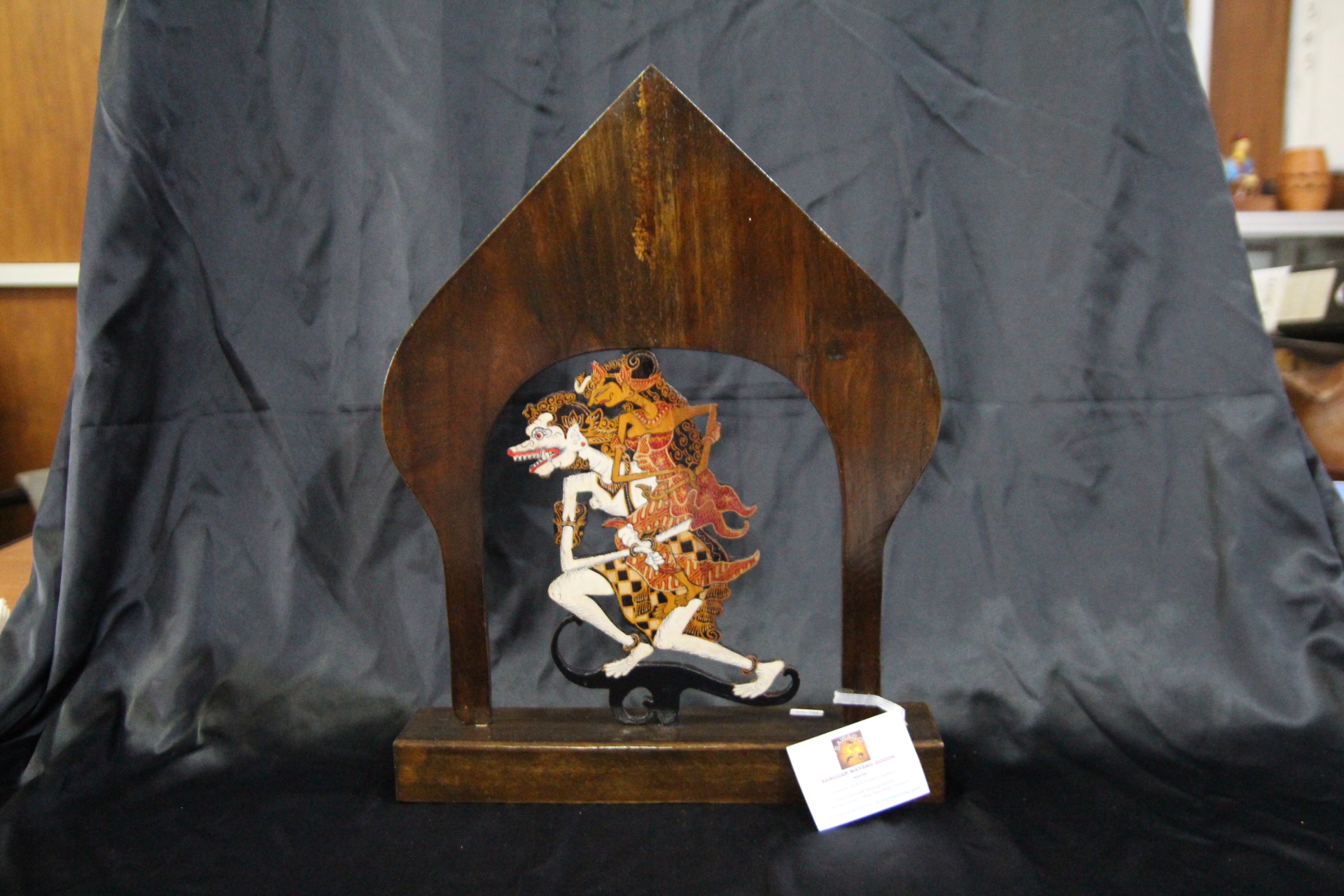 Hiasan Meja Kayu Anoman Sinta